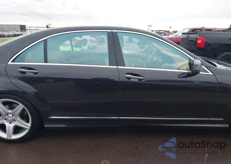 2010 Mercedes-Benz S 550 z USA, uszkodzony, nr VIN WDDNG7BB5AA331814